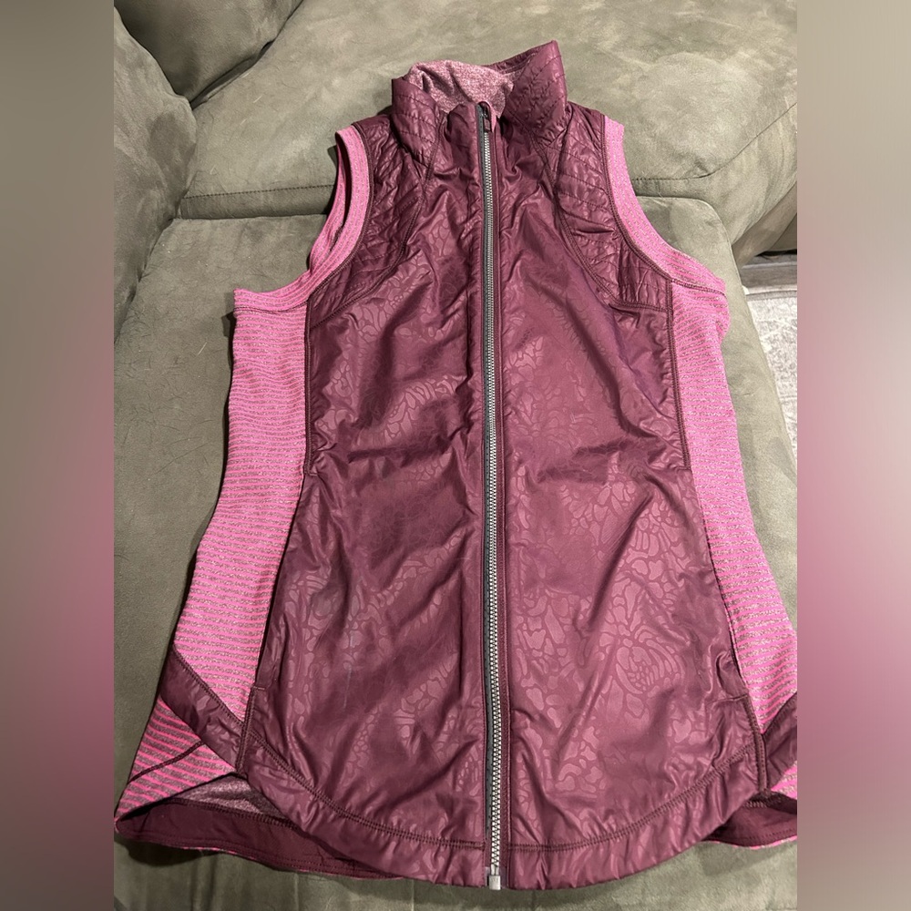 Lululemon REBEL RUNNER VEST Petal Camo Embossed Bordeaux Drama Stripe Berry